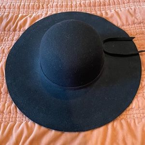 Black felt floppy hat